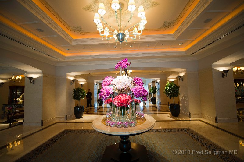 20100331_083445 D3.jpg - Flowers, lobby of Four Seasons Bosphorus
